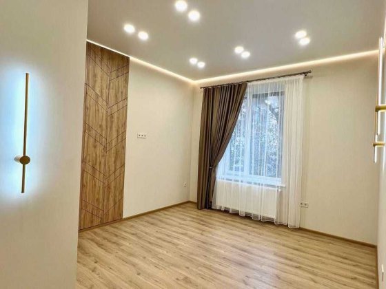 2-кімн. по вулиці МИРОНА КОРДУБИ (центр міста, р-н вул. Дмитра Загули) Чернівці