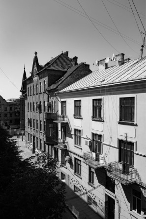 2х кім. в румунському будинку вул. Сіді Таль в Чернівцях біля театру - фото 1