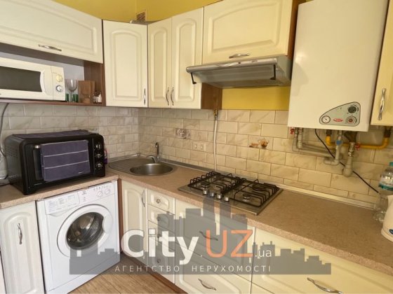 Продам простору 1кім квартиру Ужгород