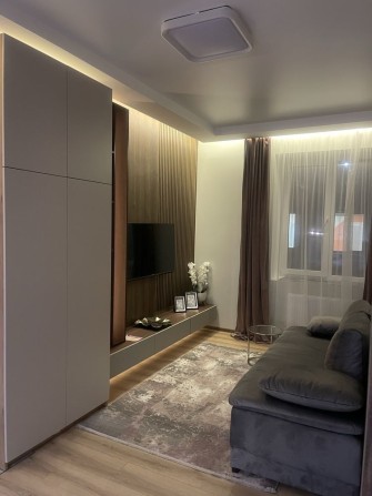Продаж повністю укомплектованої 1 к квартири! р-н. Пивзаводу - фото 1