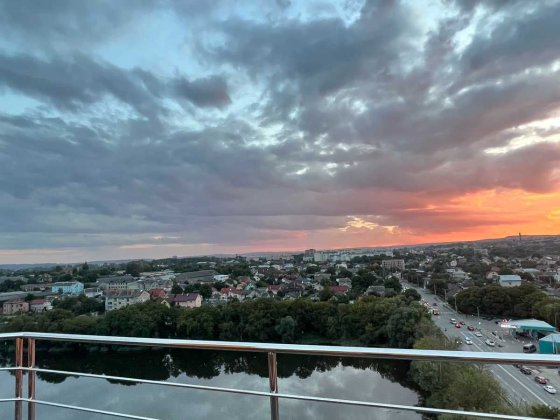 Шикарний пентхаус з виглядом на озеро Черновцы