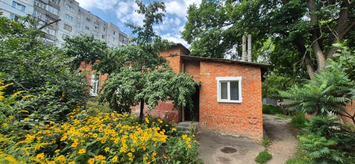 Квартира з двором у центрі під офіс чи житло, А/О - фото 1