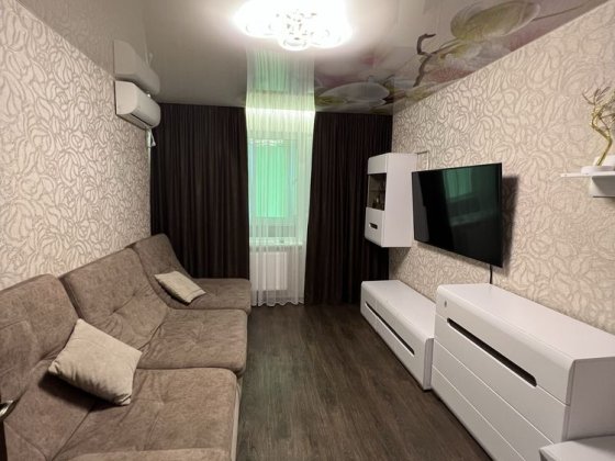 Світла 2-кімнатна квартира з ремонтом та технікою, поруч ринок і парк Чернигов