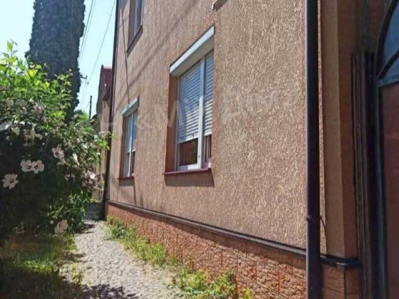 Продається  гарна квартира 80м.кв.центр. Православна набережна Ужгород