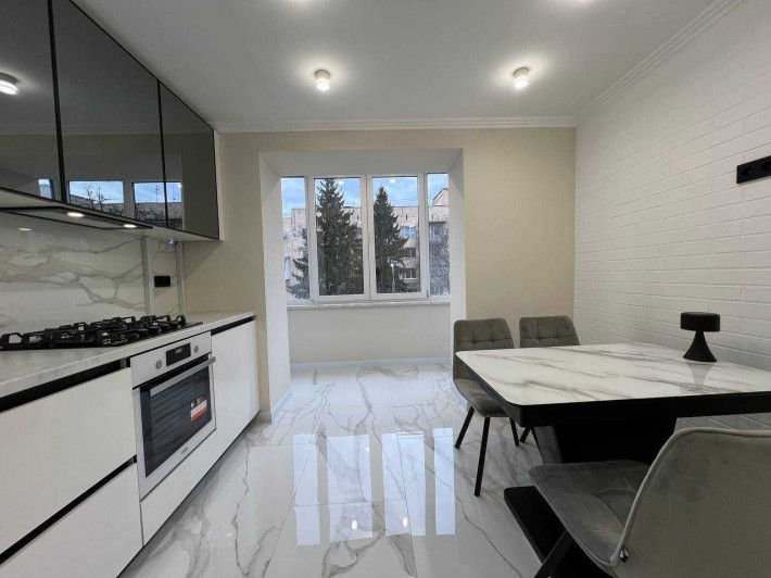 Продаж! 2-км квартира з РЕМОНТОм та меблями - фото 1