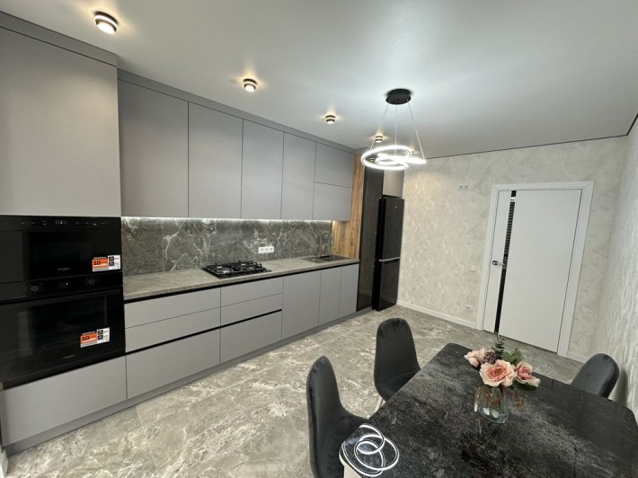 ПОСПІШАЙТЕ! Квартира 1-к ЖК Набережний квартал. 57 м2. 2 балкона. - фото 1