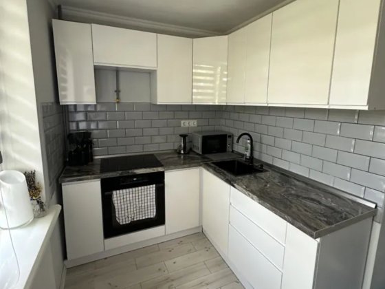 Продається 1 кімнатна квартира поряд з парком Т.Г.Шевченка Чернівці