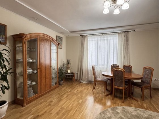 Продаж великої 2-кімнатної квартири 77 м2|Центральна частина міста Ужгород