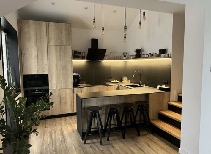 Продаж чудової 2к квартири з дизайнерським ремонтом - фото 1