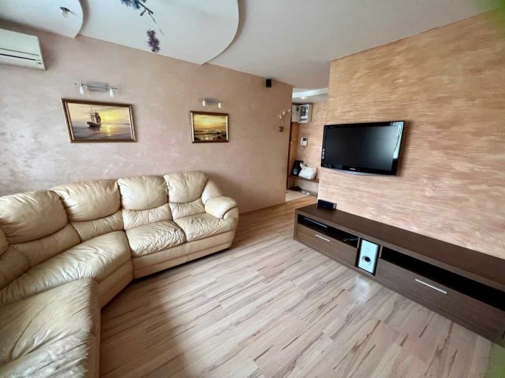 Продам сучасну, комфортну 3 кімнатну квартиру на Парусі. - фото 1