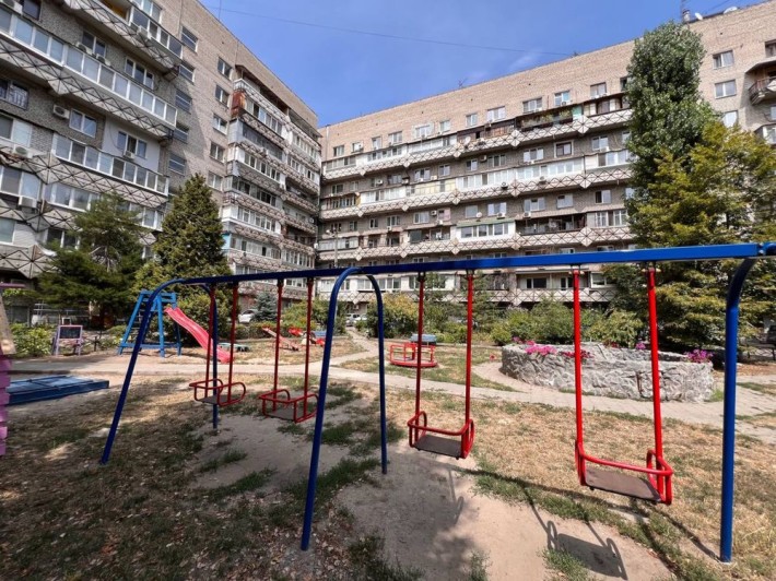Продам 3 комнатную в центре низ проспекта Поля - фото 1