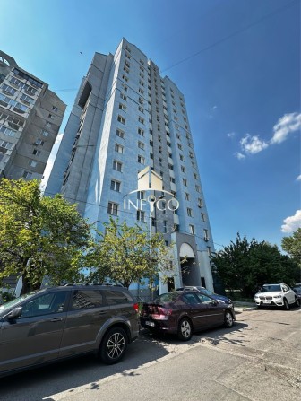Продаж трикімнатної квартири на Митниці, будинок ОСББ - фото 1