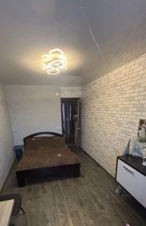 У продажу гарна 3-кімнатна квартира з частковим ремонтом - фото 1
