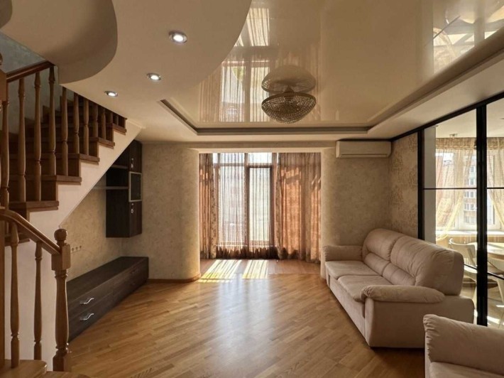 Продаж Трьохкімнатна квартира на Академічному, АГВ, сучасний район - фото 1