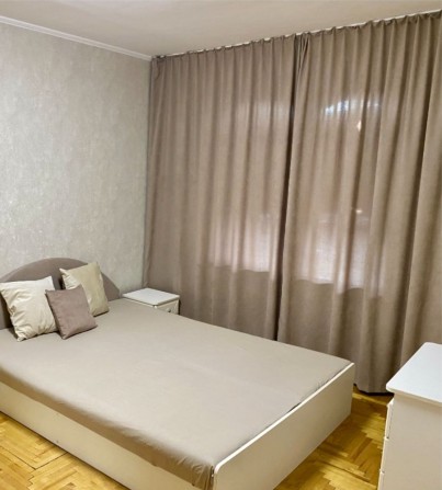 Продам 2 ком.в Александровском, р-н Интрейд , - фото 1