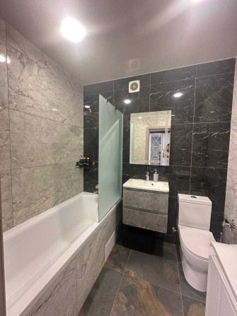 Продам видовую 2к квартиру 60м2 в ЖК Ривер Парк, ж/м Победа. Ремонт! - фото 1
