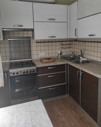 Продам уютную  2-х к кв Портовая д.4 - фото 1