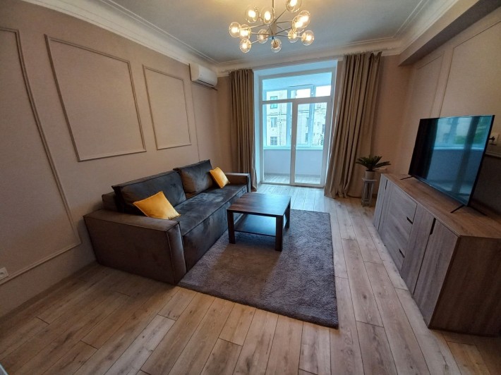 Продам 2-х кімнатну квартиру, сталінка, р-н  філармонії - фото 1