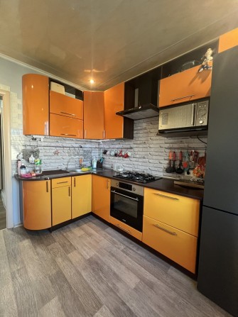 Продам 2х кімнатну квартиру по вулиці Державності. - фото 1