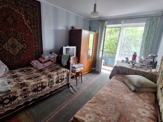 Продам 2 кім з просторою  кухнею та окремими кімнатами Кропивницкий