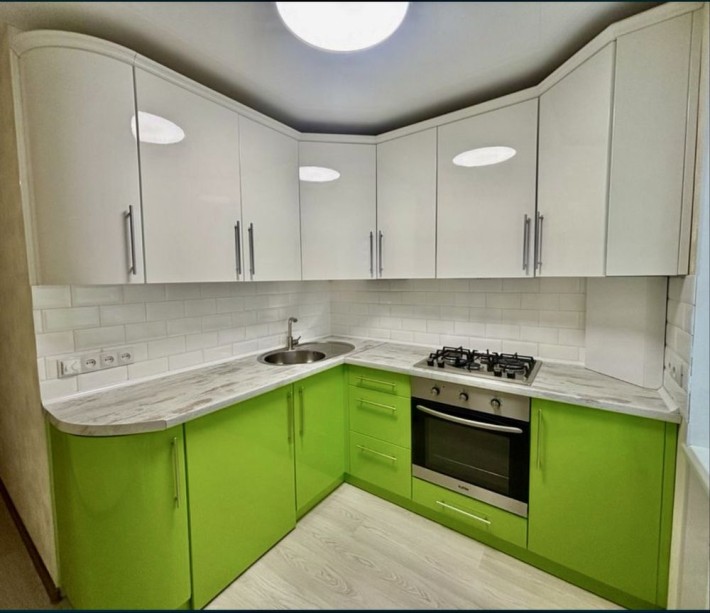 Продаю 2 х комнатную Квартиру с Кап .РЕМОНТОМ - фото 1