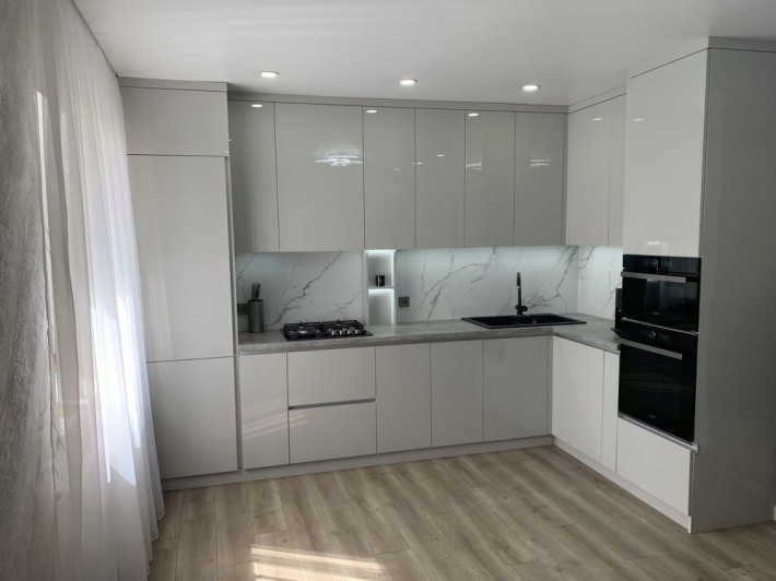 Продажа 3-х комнатной квартиры в центре - фото 1