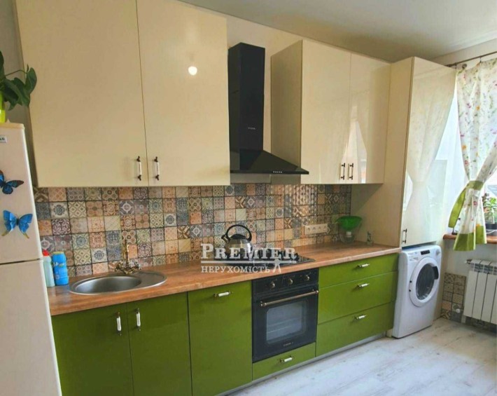 Продам велику 1-но кімнатну квартиру біля моря - фото 1