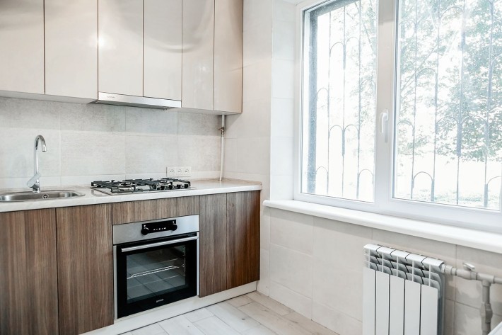 Продам 2к.кв, с кап.ремонтом в р-не метро Защитников Украины, - фото 1