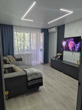 Продам 3х комнатную квартиру на Ак. Королева с ремонтом. - фото 1