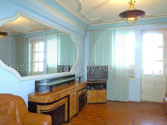 Спиридоновская: продам 3к квартиру в шикарной сталинке в тихом центре! - фото 1