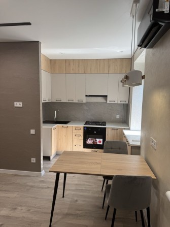 Продам 2-х кімн квартиру з дизайнерським ремонтом центр 5/5 - фото 1