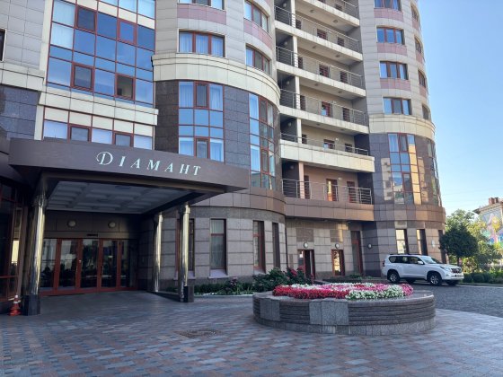 Продам 3 кімнатну в центрі ЖК Діамант Бульвар Тараса Шевченка 27б Київ