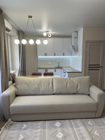 Продам красивую 1 студийную кв Левада 4/16 - фото 1