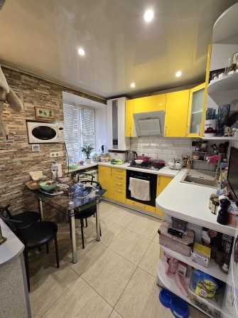 Продам 2х комнатную Центральный Рынок - фото 1