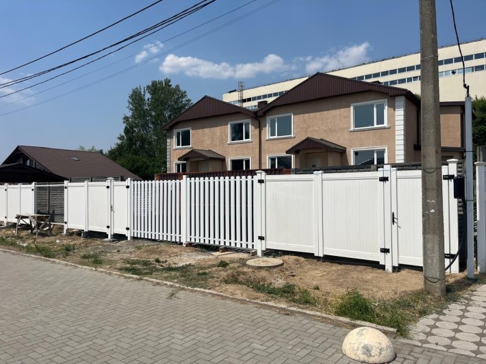 Продам просторную квартиру  в таунхаусе на Правом берегу. - фото 1