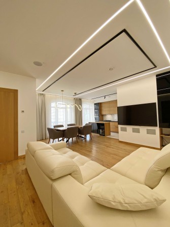 Продаж ВІП квартири 3 кімнати новобудова з ремонтом Кам"янецька - фото 1