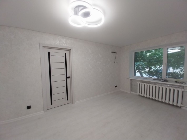Продам 2 к/кв. 1/5 Кир, 42 м.кв; евроремон, встроен кухня, пр. Центр - фото 1