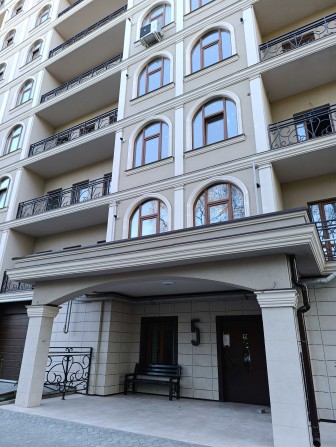 ЖК Авиньон ЕВРОДВУШКА 44м. большая лоджия  на 2 комн. боков. вид Моря - фото 1