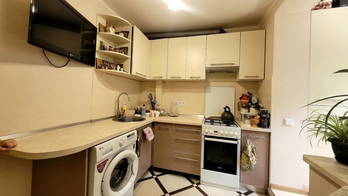 Продам 1к.кв, 38м, улучшенной планировки, метро Студенческая,  Зубенко - фото 1