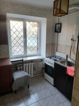 ТЕРМІНОВО продам 1 к/к у  центрі з євроремонтом - фото 1