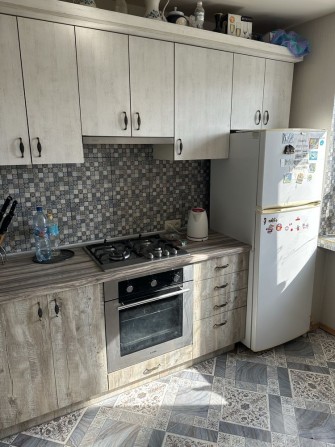 Продам 2х.квартиру 8/9 S-52м2. кирпич,газ, на П.Поле - фото 1