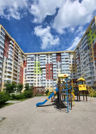 Срочно продам 2 комнатную квартиру ЖК Меридиан  Дом заселен - фото 1