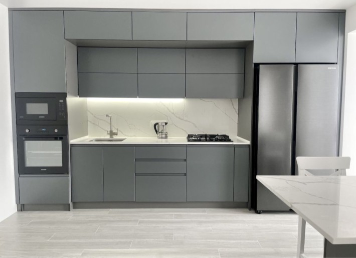Продаж 3 кімнатної квартири з свіжим євроремонтом, меблями в Центрі - фото 1