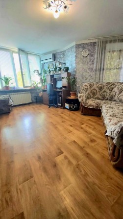 Продам 3 комнатную в кирпичном доме 3 этаж - фото 1