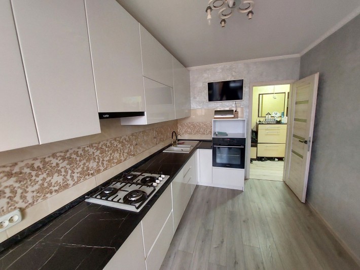 Продам 4-х комнатную квартиру с ремонтом на Добровольского - фото 1