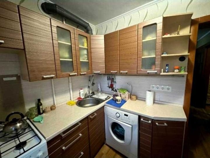 Продам 3х комн кв район м Дворец Спорта 2/5 с капит ремонтом, меб. - фото 1