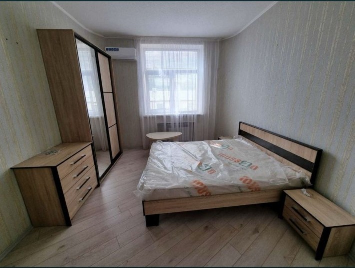 Продам 2к квартиру в Центре.Метро Площадь Конституции. - фото 1
