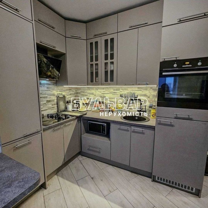 Продам 3 к.кв., Центр, Шатиловка, ул. Авиационная, м. Научная - фото 1