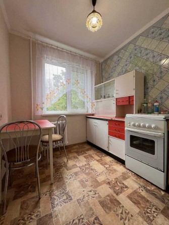 Продам 1 к кв Валентиновская возле метро Студенческая 608 мр 2 этаж - фото 1