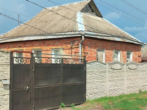 Продам окремий будинок з газом і зручностями в Дергачах р-н Піски. Дергачі